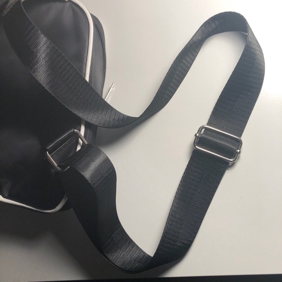 aTm,one-strap,adjustable,4 pocket,shoulder bag - Picture 3 of 3